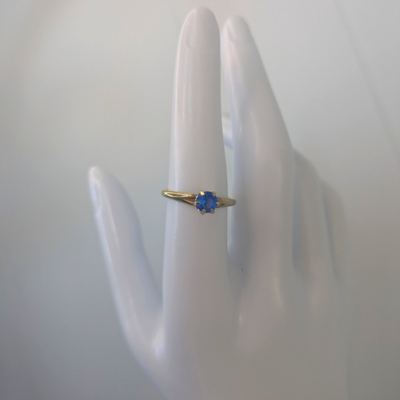 Vintage Sterling Silver Blue Sapphire Solitaire Ring Size 7.5 Gold Tone Vermeil - Picture 2 of 9